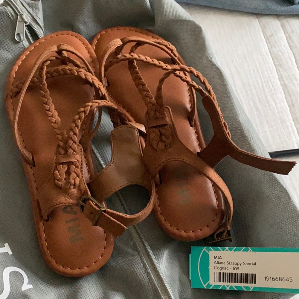 Brown strappy sandals NWT